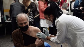 Grecia: Amendă lunară de 100 de euro pentru persoanele nevaccinate cu vârsta peste 60 de ani